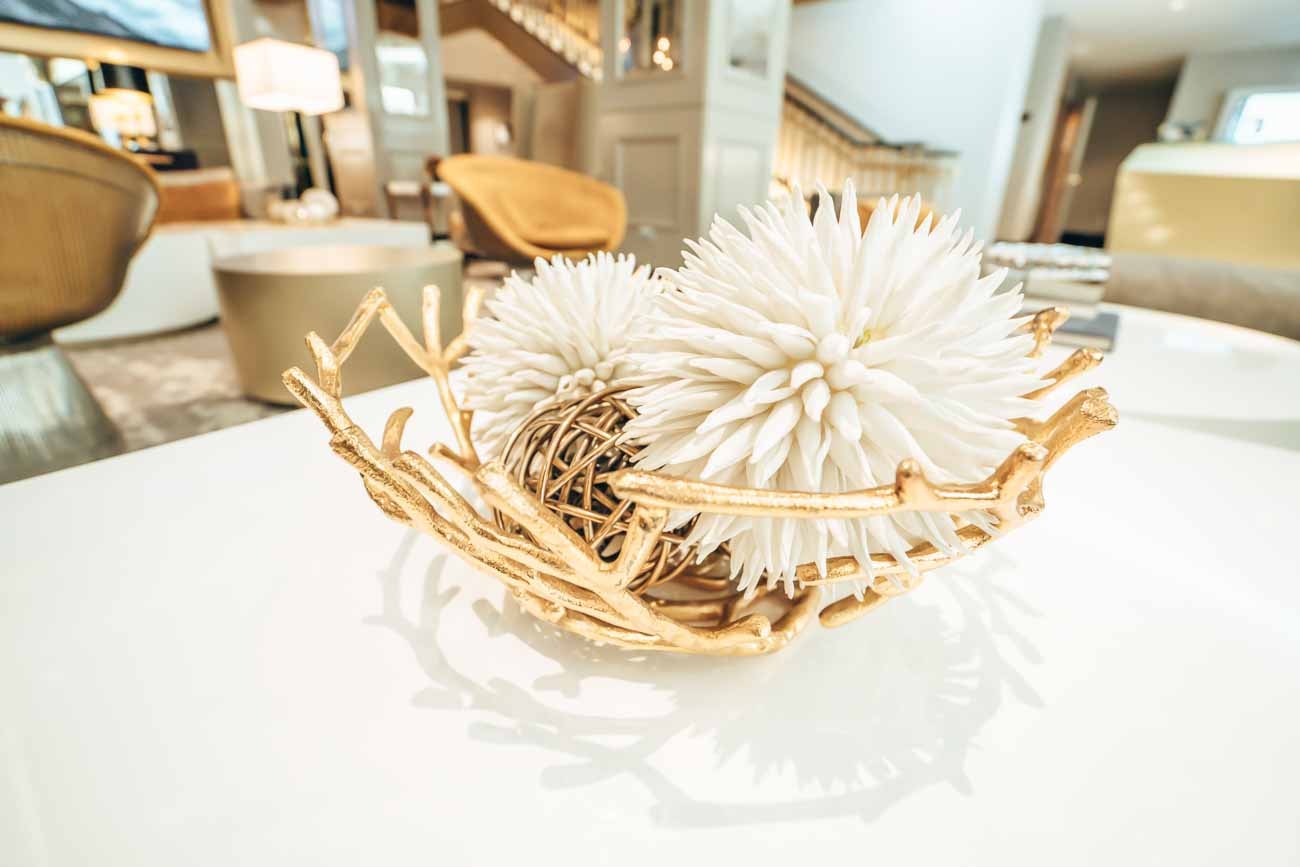 lobby decor staypineapple san francisco