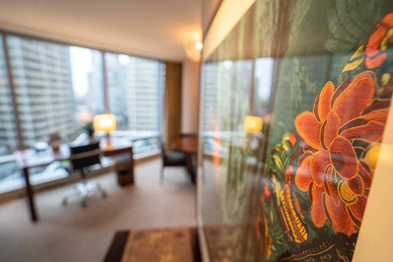 deluxe one bedroom suite shangri-la vancouver