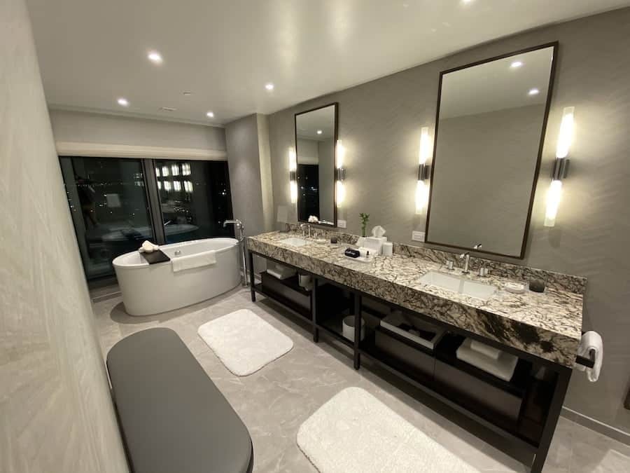 Grand Hyatt SFO corner suite bathroom