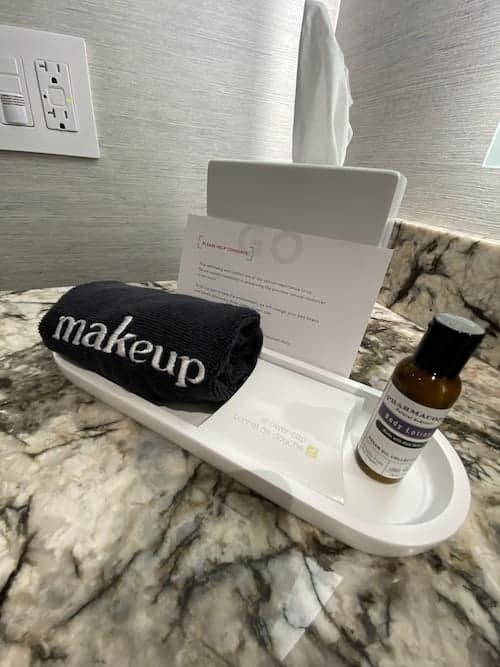 Runway King Bed Grand Hyatt SFO